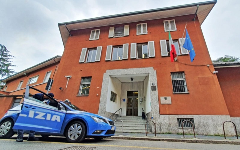 Milano, incendiano 21 veicoli: indagati tre piromani in zona Niguarda