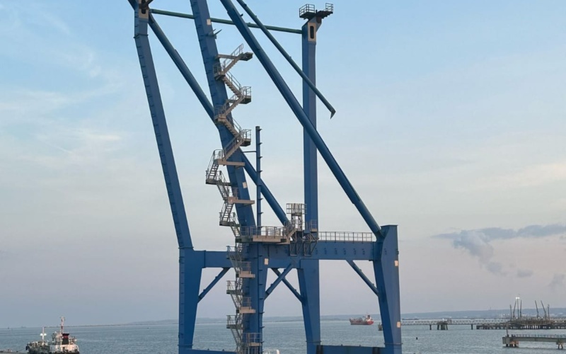 Porto di Augusta, spostate le due grandi gru – Erano ferme da 6 anni per un contenzioso