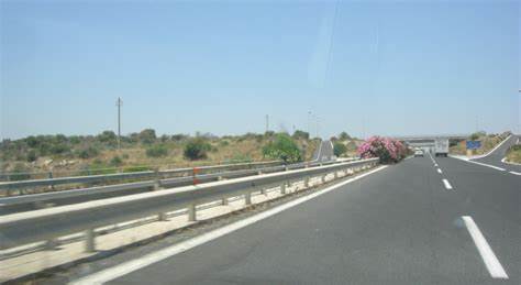 Il paradosso dell’autostrada che collega il petrolchimico di Augusta