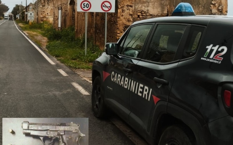 Cassibile, aggirava per strada impugnando una pistola; arrestato 37enne