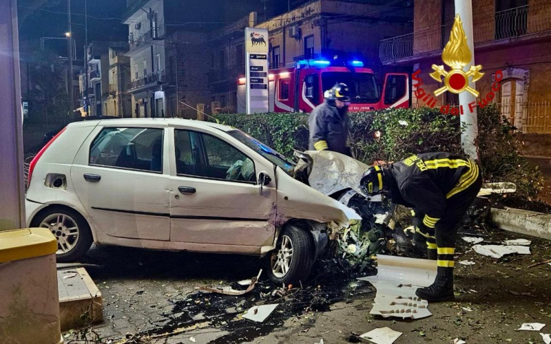Adrano, scontro tra due auto: coinvolte cinque persone