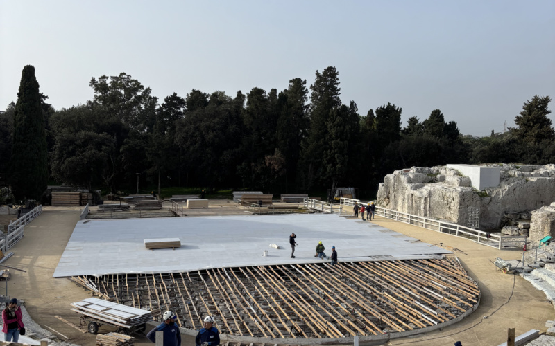 Siracusa, Stagione INDA 2025 : tornano al Teatro Greco Lella Costa e Giuseppe Sartori