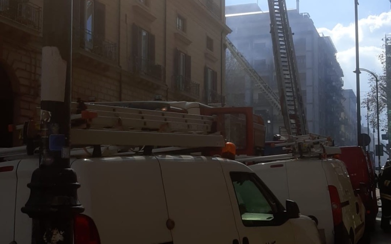 Incendio in via Quintino Sella, riattivata l’erogazione di metano nell’edificio di via Gaetano Daita a Palermo