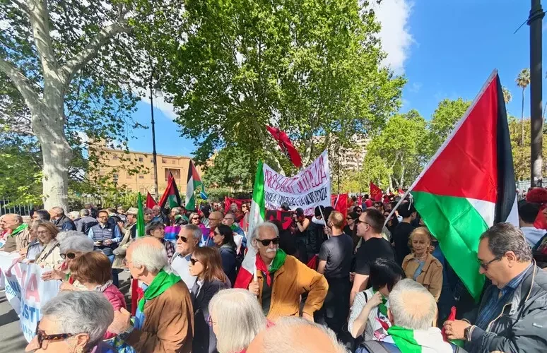 25 Aprile: corteo sfila per Palermo,corone di fiori al Giardino Inglese