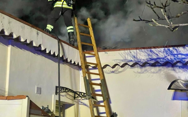 Riposto, in fiamme un’abitazione