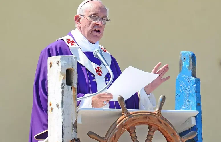 Sindaco di Lampedusa, molo Favarolo sia intitolato a Papa Francesco