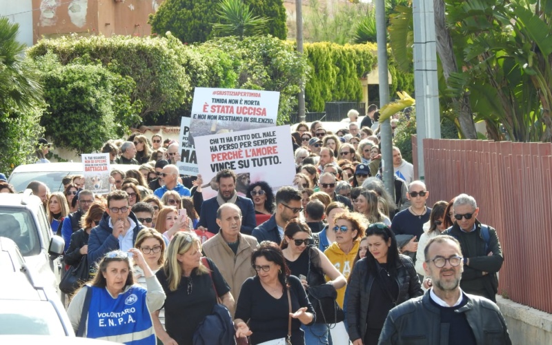 Un corteo in memoria di Timida, la cagnolina uccisa a Siracusa