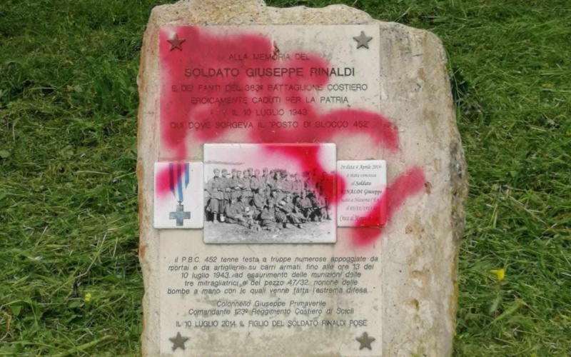 Ragusa, danneggiata la stele del posto di blocco 452