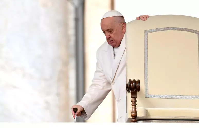 Mondo in lutto, Meloni: ‘Dolore profondo, ci lascia un grande uomo’