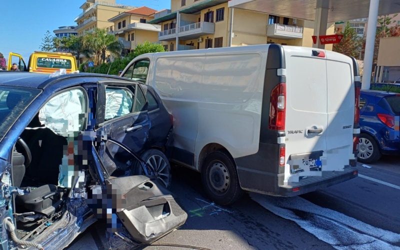 Siracusa, incidente in via Scala Greca: due feriti