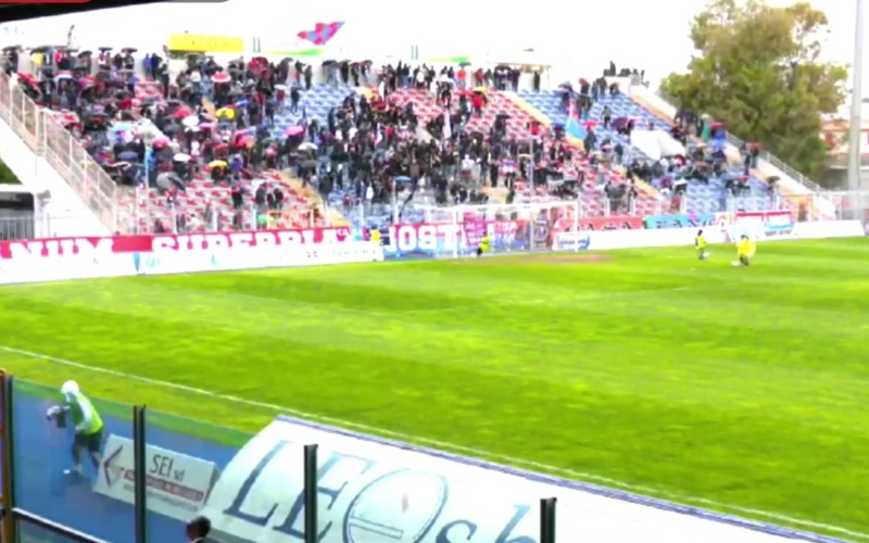 Casarano-Siracusa, primo tempo in parità