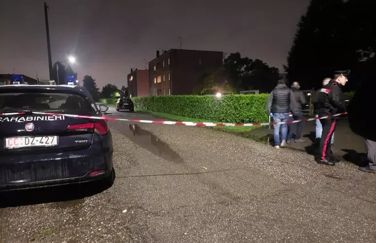 Sessantenne trovata morta a Fregene, uccisa a coltellate