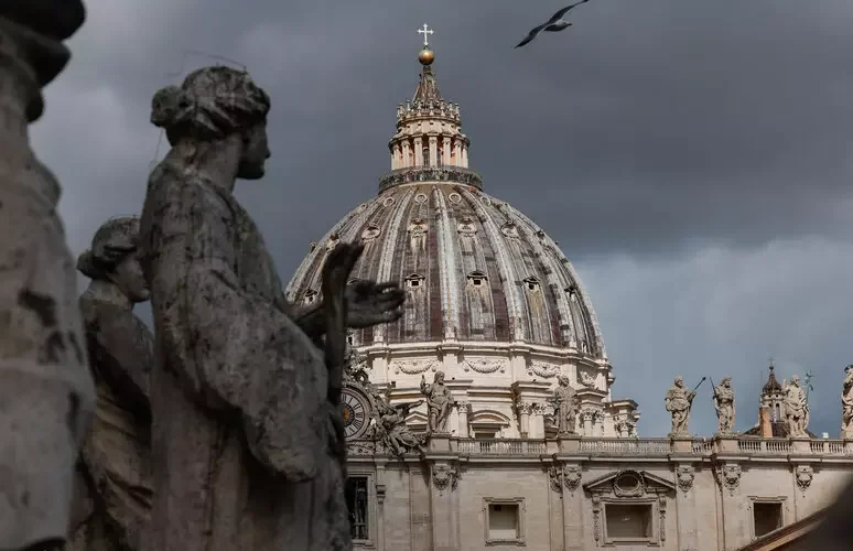 Seconda giornata di conclave, oggi previsti 4 voti e due fumate