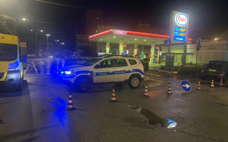 Migliaia di litri di carburante riversati in strada