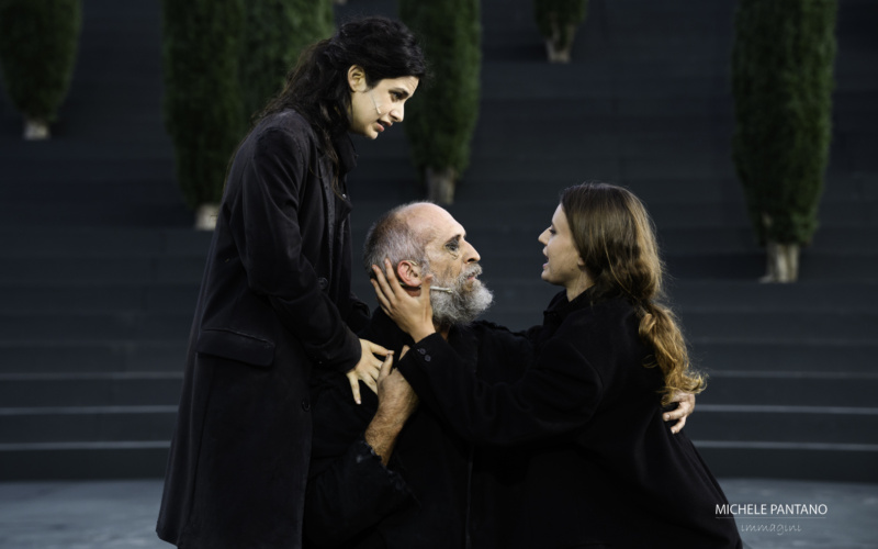 Oltre 4mila persone al teatro greco per il debutto di Edipo a Colono