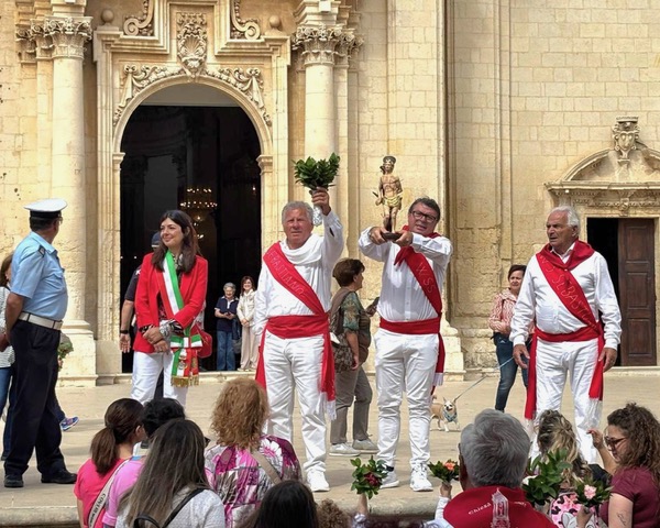 Avola, un 9 maggio tra fede, memoria e impegno civile: bambini e nuri in festa per San Sebastiano
