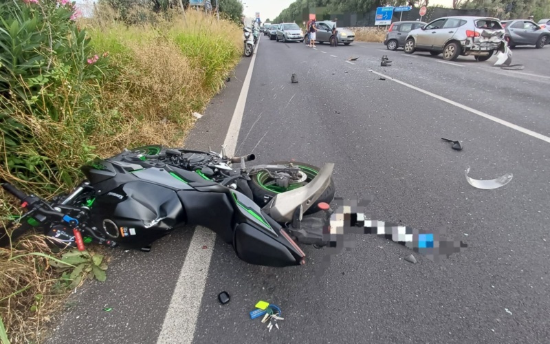 Incidente in via Elorina: prognosi riservata per la ragazza