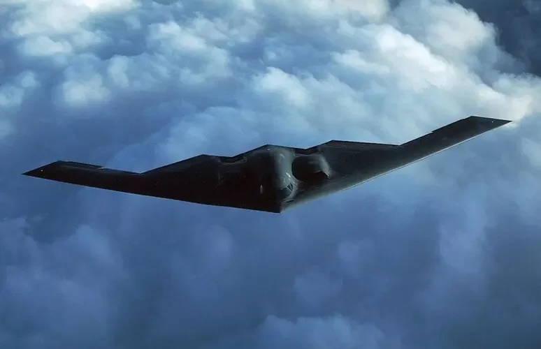 Una potenza di fuoco da record, B-2 e caccia in volo no-stop e la missione tranello