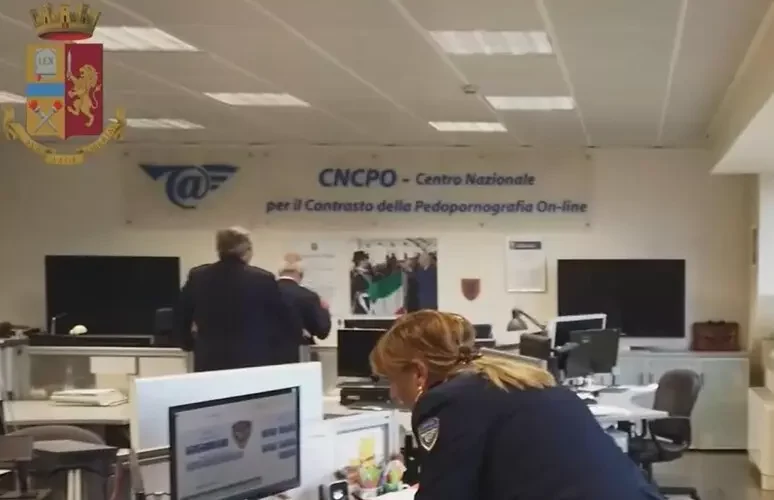 Aveva 2.000 video pedopornografici, arrestato 42enne nel Catanese