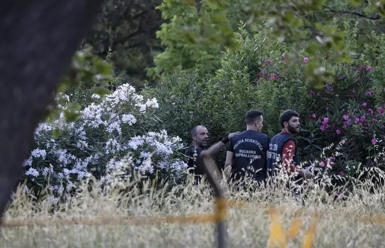 Donna e bimba trovate morte a villa Pamphili,
