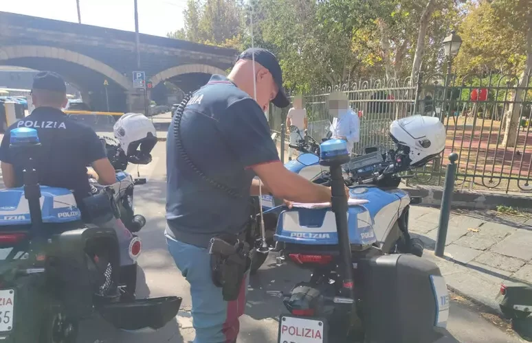 Minaccia un turista a Catania: ‘I soldi o ti rompo l’auto’, arrestato posteggiatore
