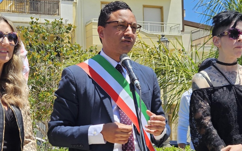 Solarino, lenzuolo bianco al Municipio per aderire a “50 mila sudari per Gaza