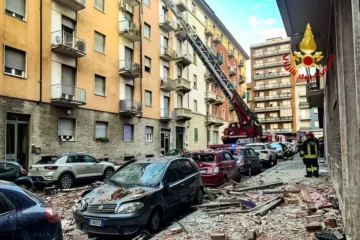 Esplosione in un appartamento a Torino in via Nizza, cinque feriti