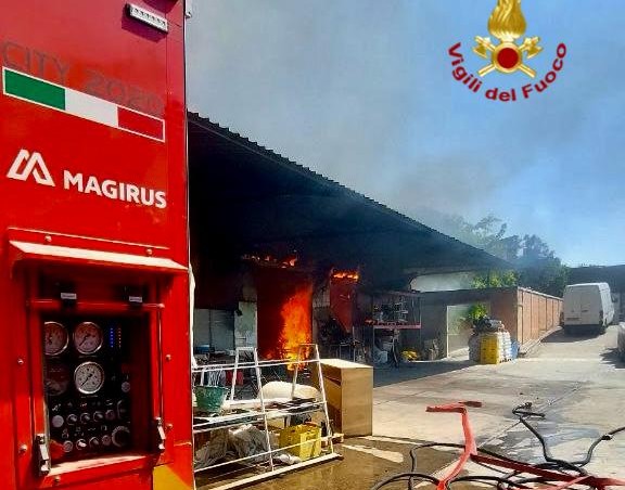 Incendio in un agriturismo a Grammichele