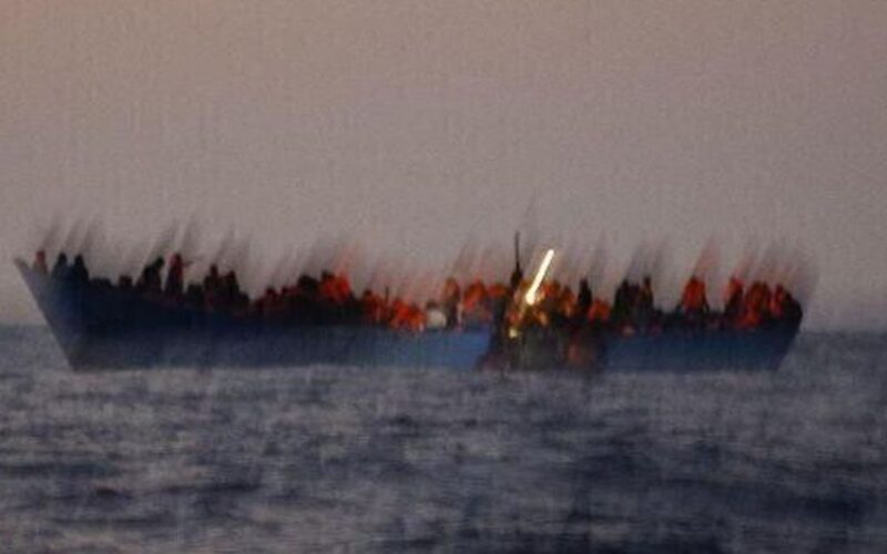 Lampedusa, sbarcati 238 migranti
