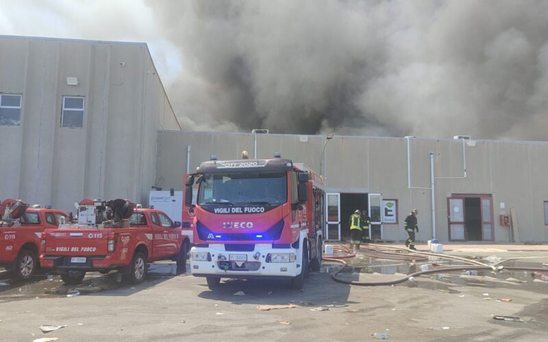 Incendio Ecomac, Colianni: «Inaccettabile, chiederò a Roma regole severe»