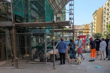 Palermo – Perde controllo dell’auto e finisce contro una banca,