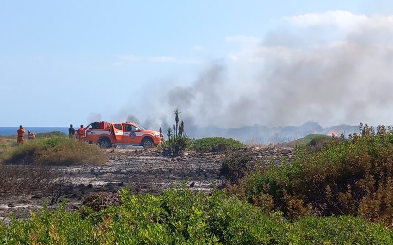 Siracusa, incendio al Faro di Capo Murro di Porco
