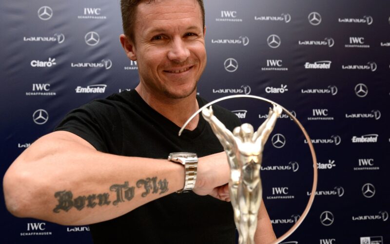 Fermo, colpito da malore precipita con il parapendio morto Felix Baumgartner